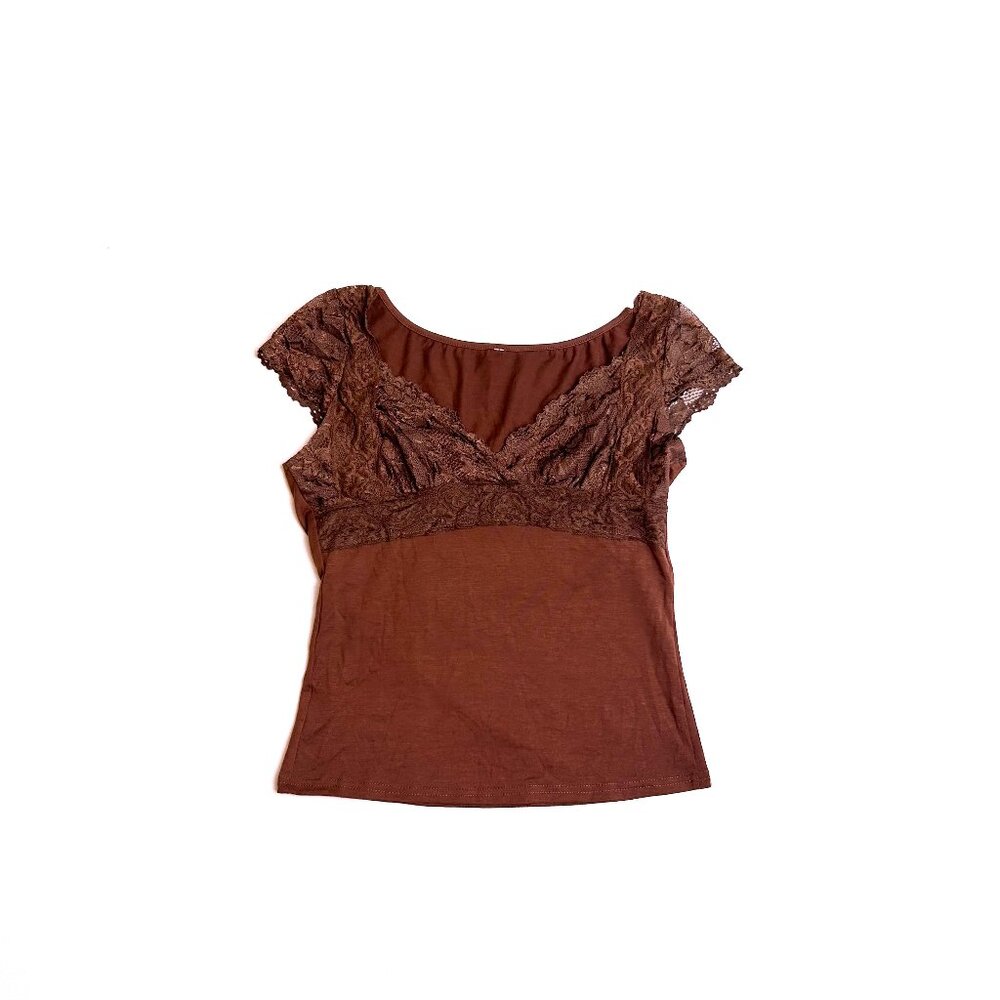 vintage short sleeve top w/ lace detailing